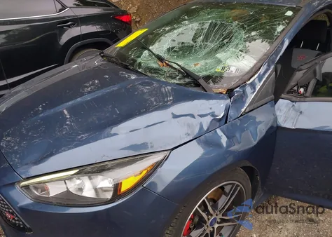 2018 Ford Focus St z USA, uszkodzony, nr VIN 1FADP3L9XJL228182